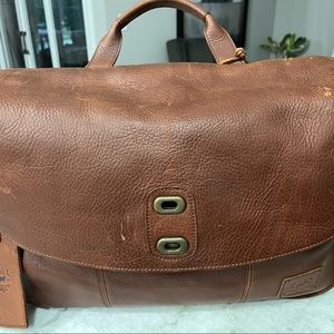 Will Leather Good Kent Messenger crossbody bag.